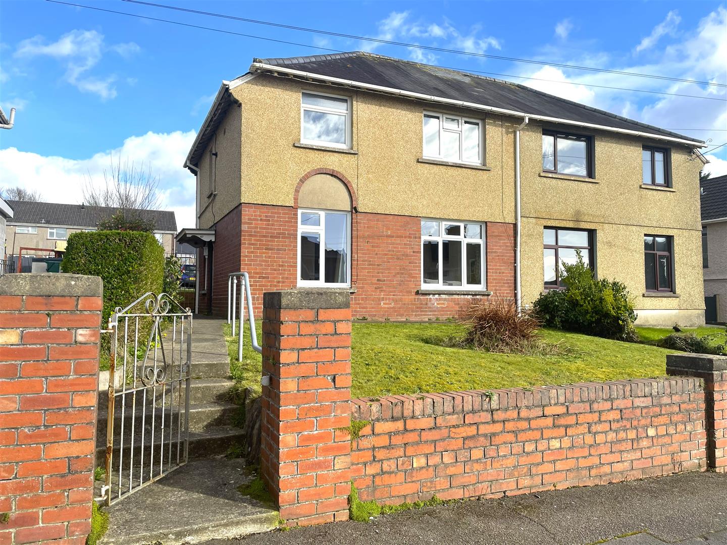 Brynllwchwr Road, Loughor, Swansea, SA4 6SQ